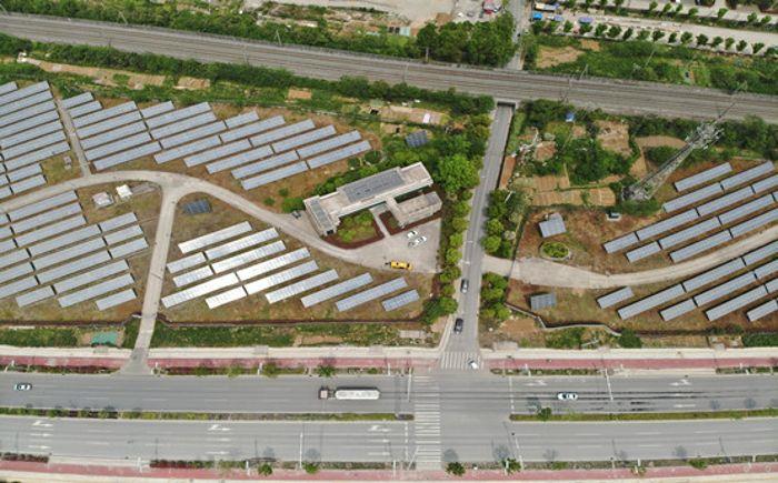 無(wú)人機(jī)正在巡檢（攝影：胡杰）