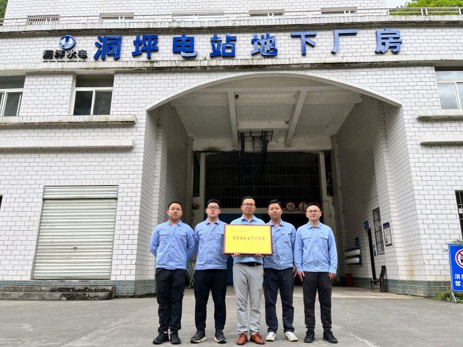 青年安全生產(chǎn)示范崗(攝影:徐志) 青年安全生產(chǎn)示范崗(攝影:徐志)